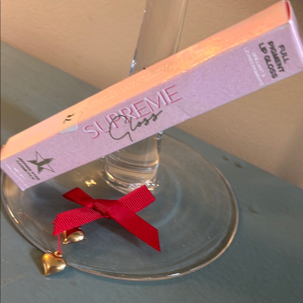 Jeffree Star Supreme Gloss in Pink PackagingJEFFERY STAR